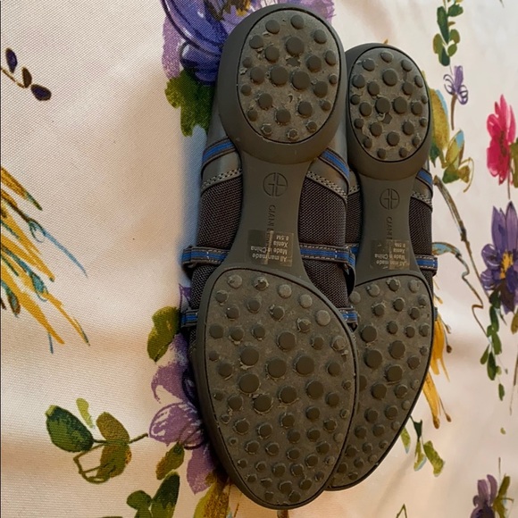 Giani Bernini Flats - Picture 2 of 3